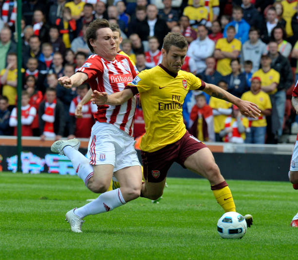 皇马出手！将与切尔西曼联利物浦争抢天才中卫，转会费超6000万欧！.