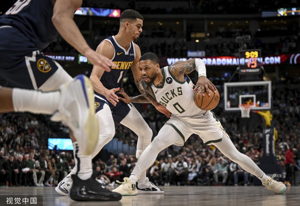 一名球員回 一名球員回